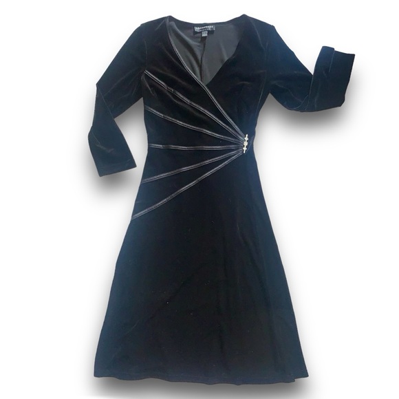 v i n t a g e :: Gorgeous Black Velvet Y2K Midi Dress - Picture 7 of 13